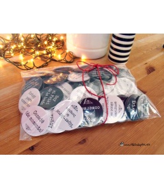 SÚPER PACK 100 CHAPAS PARA BODAS 38mm "B & N" + CAJA DE REGALO