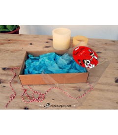 CAJA CHAPAS PARA BODAS "Y TÚ DE QUIÉN ERES?"