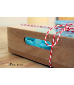 CAJA CHAPAS PARA BODAS "Y TÚ DE QUIÉN ERES?"