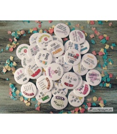 PACKS 35 CHAPAS PARA BODAS 59mm "FRASES CON DIBUJOS DIVERTIDOS"