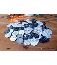 SÚPER PACK 100 CHAPAS PARA BODAS 59mm "B & N" + CAJA DE REGALO