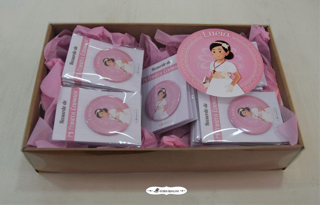 cajitas bonitas para meter las chapas personalizads de comunión